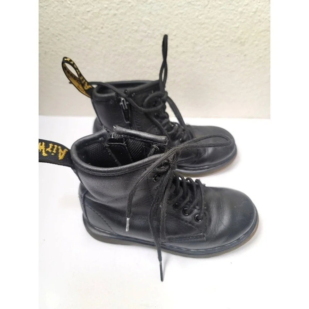 Dr. Martens AirWair Black Leather Kids 11 Ankle Boots Laces Chukky
